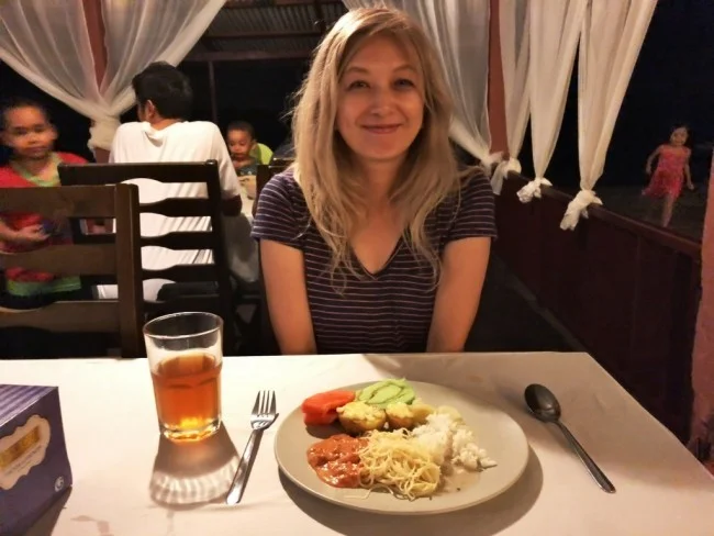 [マレーシアの秘境離島・レダン島GW旅行記24] レダン島で初めての夜。食事はビュッフェスタイル。