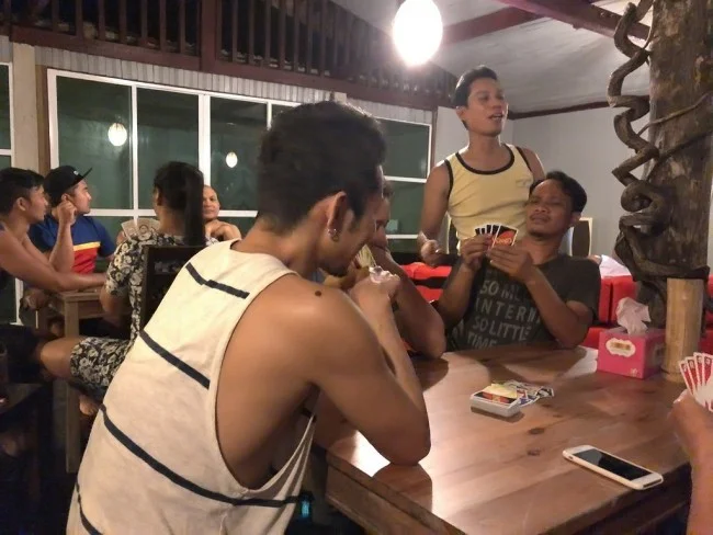 [マレーシアの秘境離島・レダン島GW旅行記25] まさかのUNO大会＠レダン島