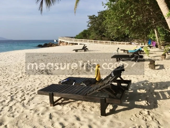 [マレーシアの秘境離島・レダン島GW旅行記26] 朝食を食べにレストランへ。ビュッフェはかなり売り切れ状態。みんな朝早いなぁ。