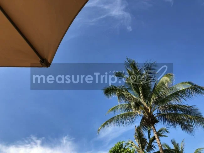 [マレーシアの秘境離島・レダン島GW旅行記27] レダン島の海が近い席で今日も朝食。