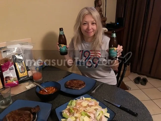 [ハワイ最後の楽園「モロカイ島」旅行記80] 最後のビールで乾杯！アメリカは毎晩ステーキでバンザイだ！