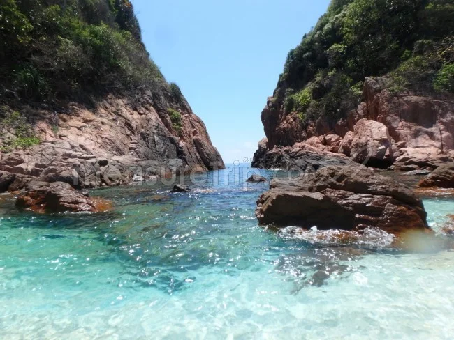 [マレーシアの秘境離島・レダン島GW旅行記40] 透き通るレダン島の離島「リマ島」のビーチ