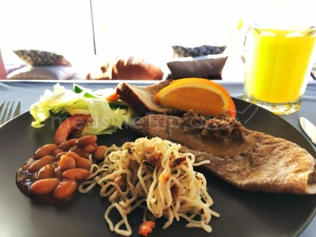 [マレーシアの秘境離島・レダン島GW旅行記44] 焼きビーフンの朝食。でもビーフンって糖質・カロリーが高いの知ってた？
