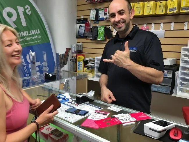 ハワイ ワイキキで格安SIMカードが買えるお得なお店