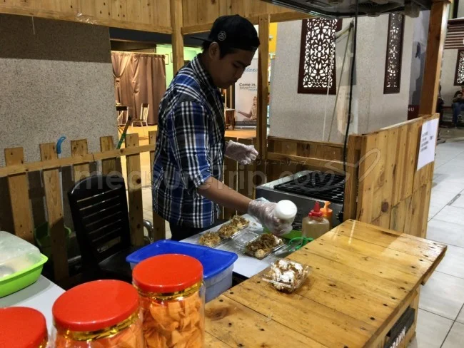 [マレーシアの秘境離島・レダン島GW旅行記66] どうしてマレーシアの地方空港にたこ焼き屋さんがあるの？ｗ