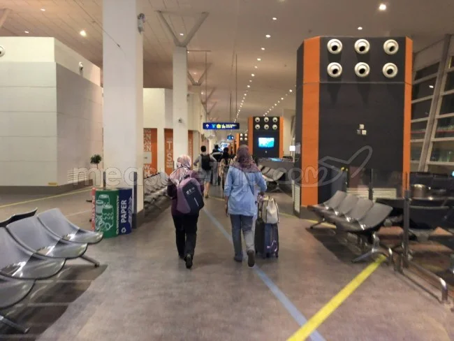 [マレーシアの秘境離島・レダン島GW旅行記71] クアラルンプール国際空港 KLIA2 国内線から国際線への乗継方法は非常に簡単。