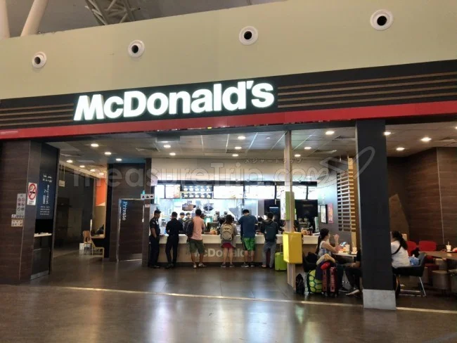 [マレーシアの秘境離島・レダン島GW旅行記75] マクドナルドが今日の晩ごはん