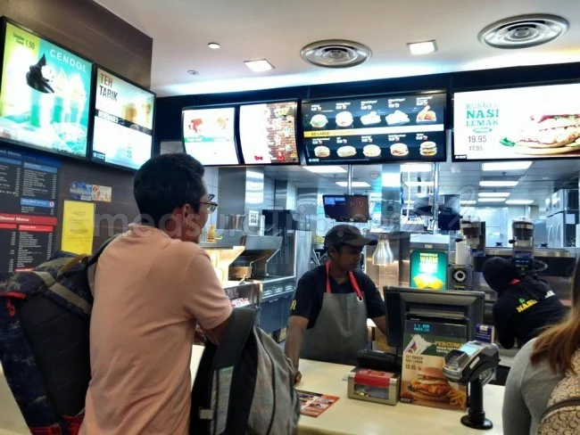[マレーシアの秘境離島・レダン島GW旅行記75] マクドナルドが今日の晩ごはん