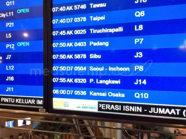 [マレーシアの秘境離島・レダン島GW旅行記78] KLIA2で朝ごはん。ミヅキはもちろんTOAST BOXのカヤトースト。