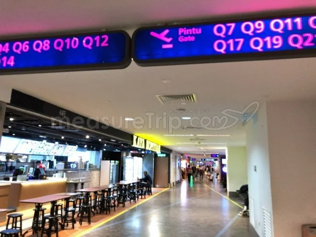 [マレーシアの秘境離島・レダン島GW旅行記78] KLIA2で朝ごはん。ミヅキはもちろんTOAST BOXのカヤトースト。