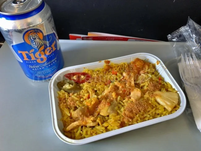 [マレーシアの秘境離島・レダン島GW旅行記80] エアアジアさんの機内食「エンペラーフライドライス」が美味い。