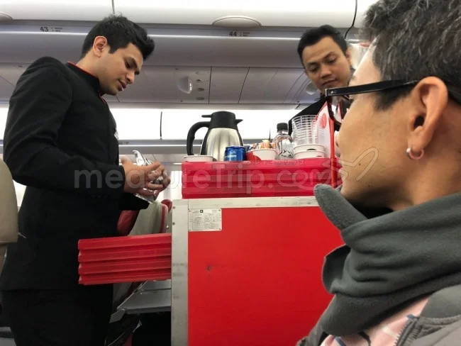 [憧れのラニカイビーチに泊まるハワイ旅行記9] エアアジアのハワイ線。おすすめのドリンクメニューはこれだ！
