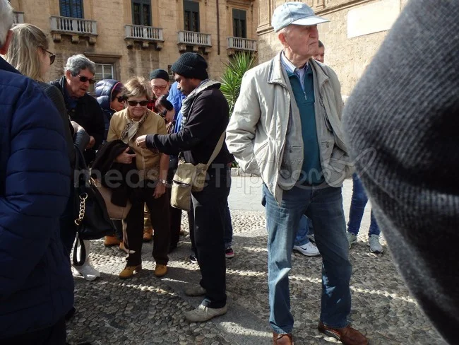 サブSIM 技術を使った海外用プリペイド「変なSIM by HIS」