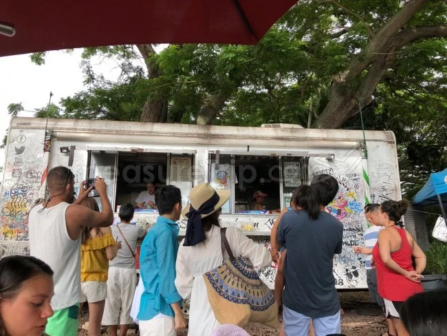 [憧れのラニカイビーチに泊まるハワイ旅行記26] 小雨の降るノースショア。ジョバンニ・フードトラックには長蛇の列。