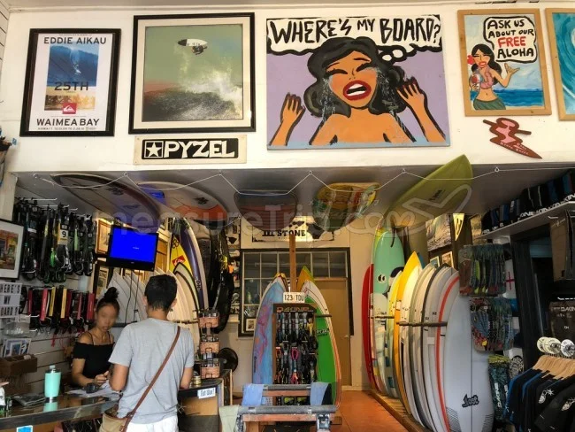 [憧れのラニカイビーチに泊まるハワイ旅行記29] ワイアルアサーフショップでオリジナルTシャツを買う。