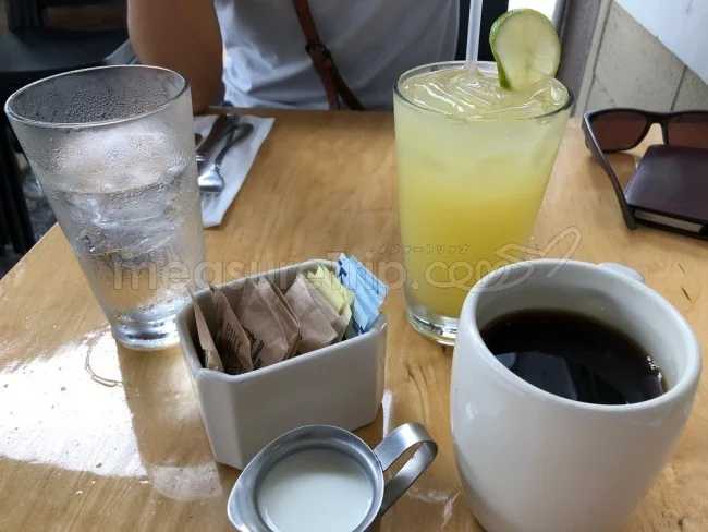 [憧れのラニカイビーチに泊まるハワイ旅行記36] ロコに大人気の朝食レストラン「OVER EASY」で食い過ぎた・・。