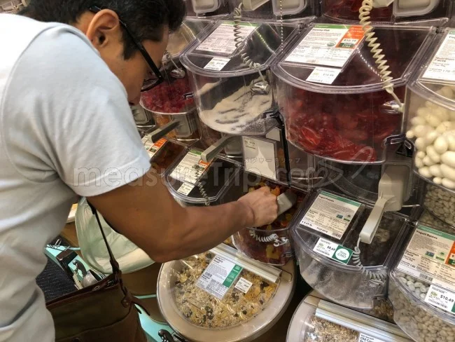 [憧れのラニカイビーチに泊まるハワイ旅行記42] ホールフーズマーケットのバルクフーズの便利さを知ってしまう。