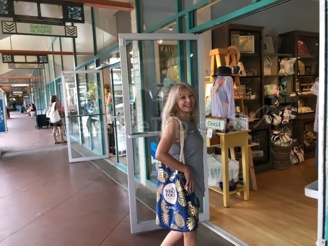 [憧れのラニカイビーチに泊まるハワイ旅行記62] カイルアショッピングセンターは小さなお店が立ち並ぶコンパクトなハワイアンモール。