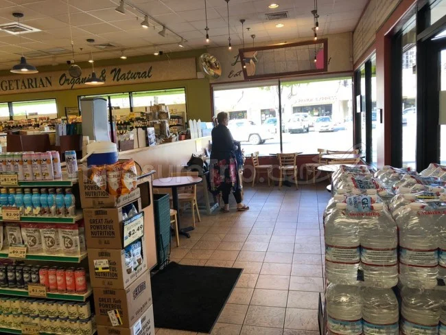 ビーガン御用達のオーガニック食料品店 ダウン・トゥ・アース＠カイルア