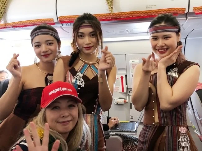 【海外旅行LIVE | 18年11月8日】ベトジェットエアのビキニショーは？