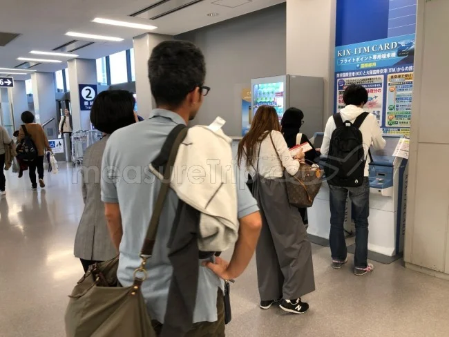 [ベトジェットで行くベトナム・ハノイ旅行記6] 出発ゲートではすでにベトジェットエアの初就航セレモニーが始まっていた（汗）。急いで参加せねば！