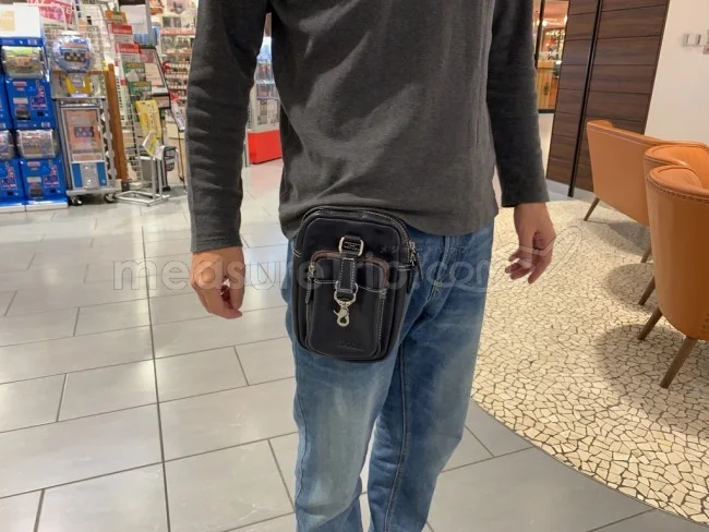 旅行先でのおすすめ革製メンズバッグ！悪目立ちしないタイプはどれ？