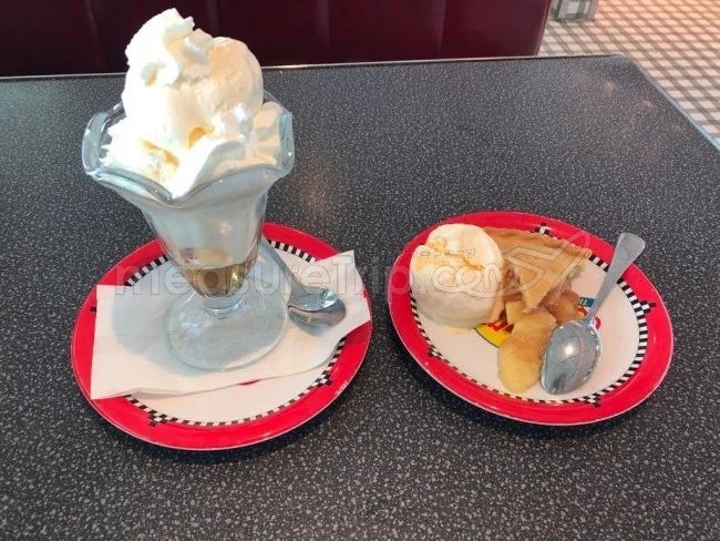 ロイヤルカリビアン ボイジャー・オブ・ザ・シーズのハンバーガーレストラン「Johnny Rockets」