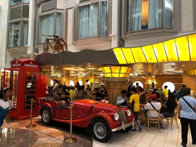 ロイヤルカリビアン ボイジャー・オブ・ザ・シーズの24時間カフェ「カフェ・プロムナード」
