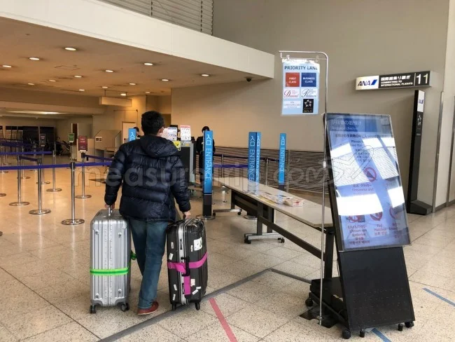 [ボイジャー・オブ・ザ・シーズで行く東南アジア・クルーズ旅行記5] 出発は伊丹空港から。あれ・・・どこも開いてない（汗）
