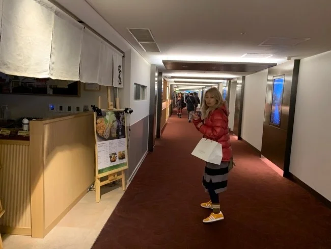 [ボイジャー・オブ・ザ・シーズで行く東南アジア・クルーズ旅行記5] 出発は伊丹空港から。あれ・・・どこも開いてない（汗）
