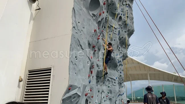 ロイヤルカリビアン クルーズ船「ボイジャー・オブ・ザ・シーズ」のロッククライミングに挑戦！