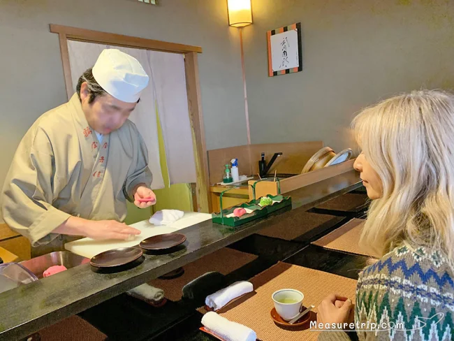 【京都観光 おすすめ】格安で京都 和菓子を目の前で実演&抹茶を堪能!老舗の京菓子店・鶴屋吉信【京都 和菓子 おすすめ】