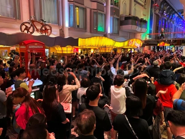 ロイヤルカリビアン ボイジャー・オブ・ザ・シーズ最終日の夜の「70年代ディスコParty」