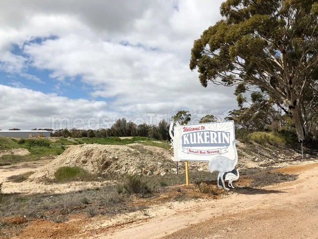 [野生のカンガルーがいる世界一のビーチを目指して！西オーストラリア・ロングドライブ旅行記56] KUKERINの町で西オーストラリアの田舎でも使えるSIMカードをゲット！