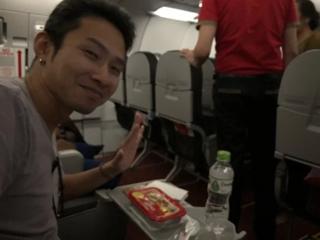[ベトジェットで行くベトナム・ハノイ旅行記29] ベトジェットの機内食タイム♪