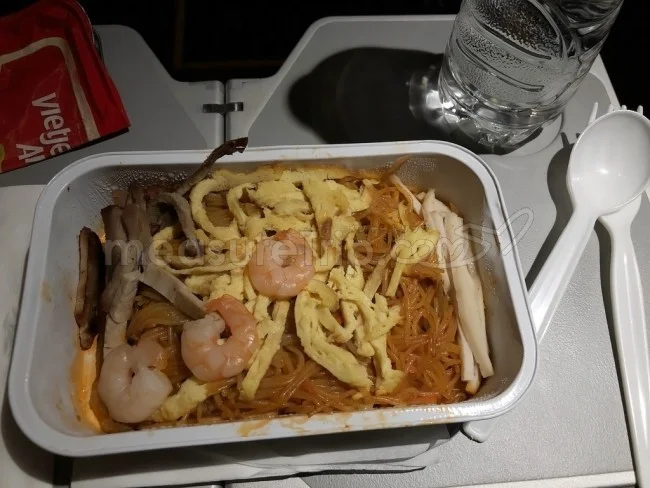 [ベトジェットで行くベトナム・ハノイ旅行記29] ベトジェットの機内食タイム♪