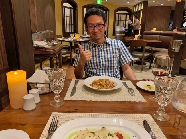 [ボイジャー・オブ・ザ・シーズで行く東南アジア・クルーズ旅行記26] 大ボリュームのイタリアン料理の数々！クルーズ船のレストラン、すごく良いかも！