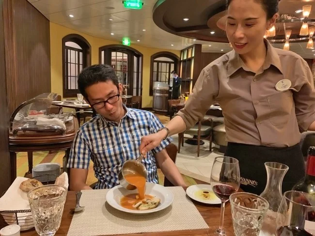 [ボイジャー・オブ・ザ・シーズで行く東南アジア・クルーズ旅行記26] 大ボリュームのイタリアン料理の数々！クルーズ船のレストラン、すごく良いかも！