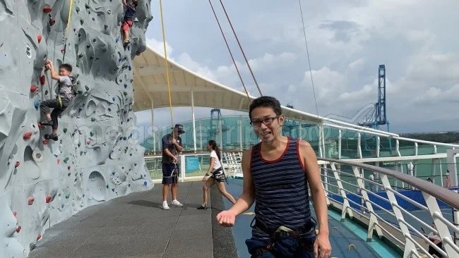 [ボイジャー・オブ・ザ・シーズで行く東南アジア・クルーズ旅行記39] はじめてのロッククライミング。後もう少しのところで・・・。