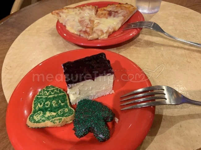 [ボイジャー・オブ・ザ・シーズで行く東南アジア・クルーズ旅行記56] 夜のプロムナードカフェで夜食タイム。