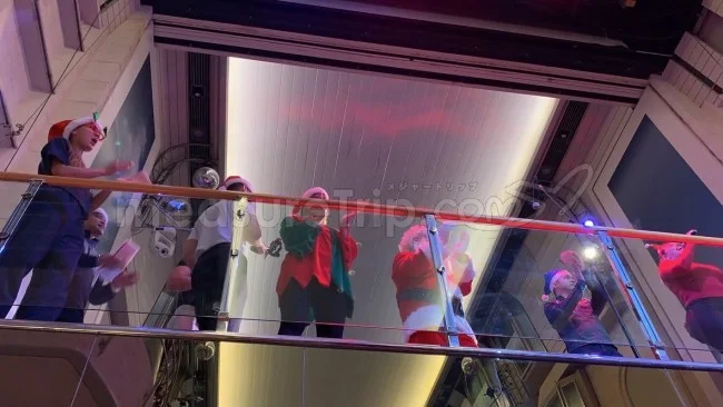 [ボイジャー・オブ・ザ・シーズで行く東南アジア・クルーズ旅行記59] ミヅキにクリスマスプレゼントのキップリングのバッグを買う。