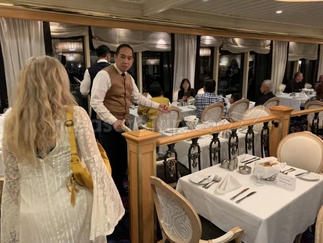 [ボイジャー・オブ・ザ・シーズで行く東南アジア・クルーズ旅行記62] クルーズ船最後の夜はメインダイニングでディナー。
