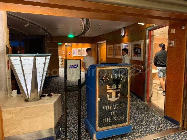 [ボイジャー・オブ・ザ・シーズで行く東南アジア・クルーズ旅行記67] 遊び足りない夜はクルーズ船のクラブ / ディスコへ行こう！