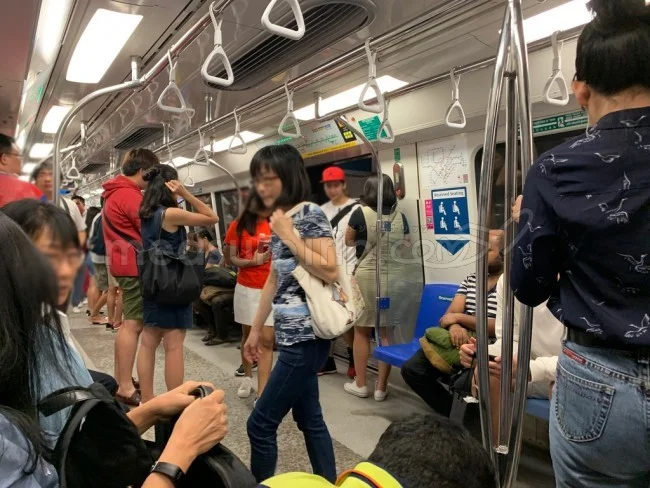 [ボイジャー・オブ・ザ・シーズで行く東南アジア・クルーズ旅行記82] 雨のシンガポール・クリスマスを後にして。