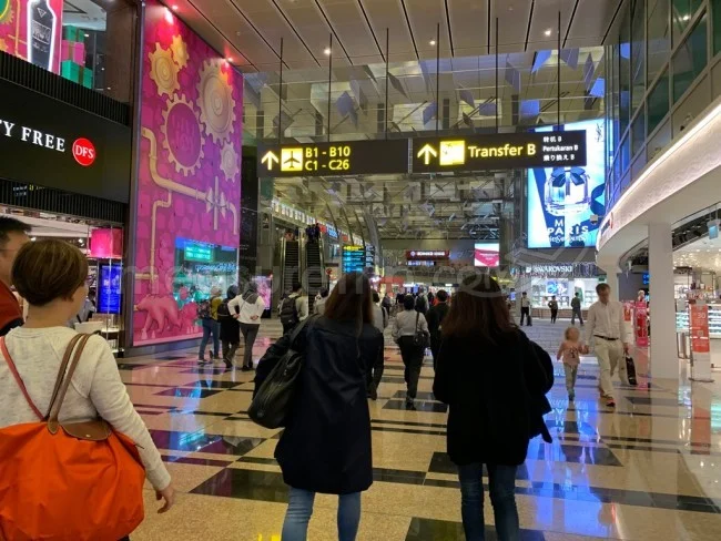 [ボイジャー・オブ・ザ・シーズで行く東南アジア・クルーズ旅行記90] シンガポール・チャンギ国際空港もクリスマスムード満開！