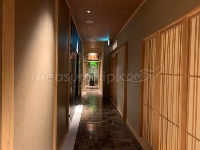 神戸の温泉付きおすすめホテル「神戸ベイシェラトン」の 六甲温泉「濱泉 / はまいずみ」&湯上りラウンジの口コミ / レビュー