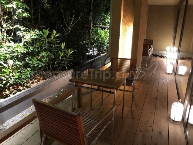 神戸の温泉付きおすすめホテル「神戸ベイシェラトン」の 六甲温泉「濱泉 / はまいずみ」&湯上りラウンジの口コミ / レビュー