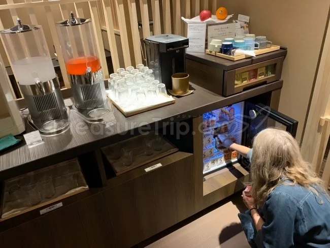 神戸の温泉付きおすすめホテル「神戸ベイシェラトン」の 六甲温泉「濱泉 / はまいずみ」&湯上りラウンジの口コミ / レビュー