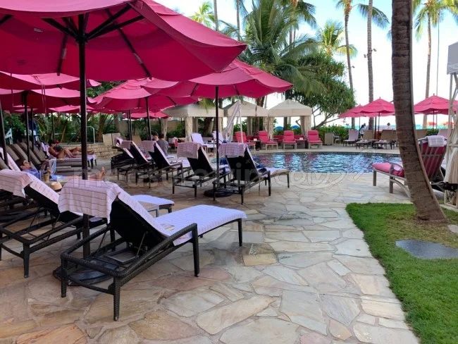 ロイヤルハワイアンホテル宿泊者限定!ワイキキビーチのピンクパラソル