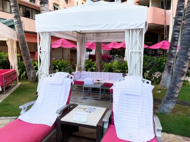 ロイヤルハワイアンホテル宿泊者限定!ワイキキビーチのピンクパラソル